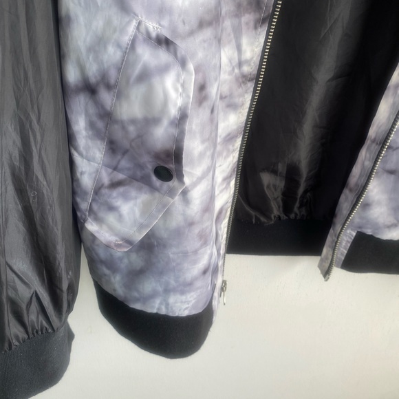 Men’s Jacket - Picture 2 of 6